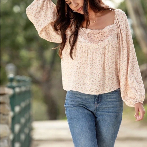 a collective story Tops - A Collective Story Floral Embroidered Top